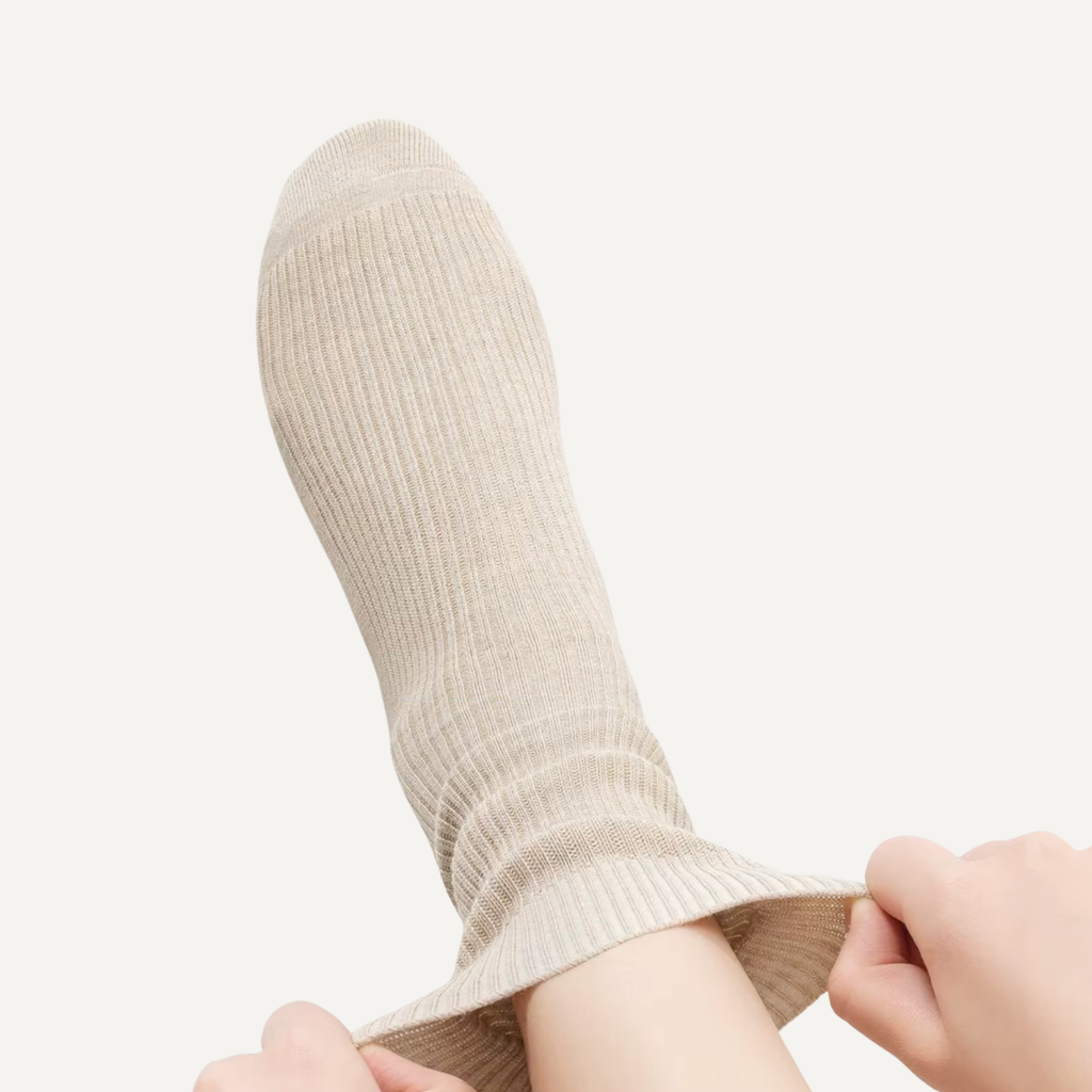 The Vita Crew – Premium Cashmere Socks  (2 Pairs in colour Oat)